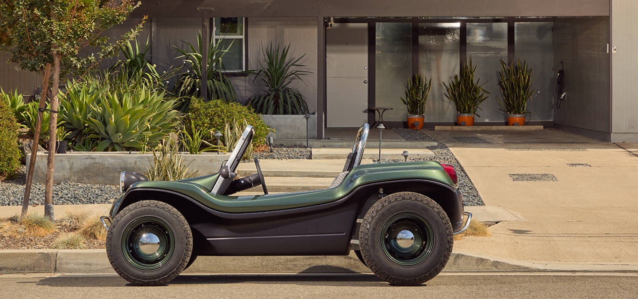 Meyers Manx 2.0 outside a house