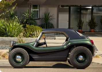 Meyers Manx 2.0 outside a house