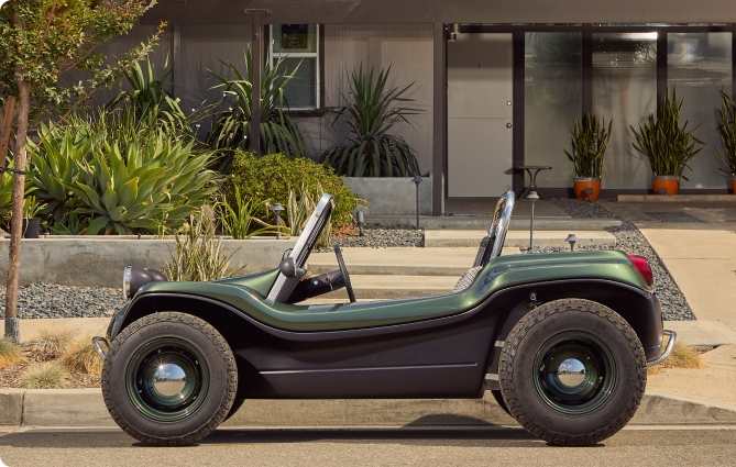 Meyers Manx 2.0 outside a house